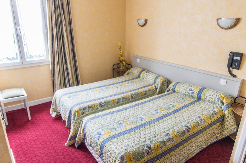 Hotel De La Gare Доль-де-Бретань Екстер'єр фото